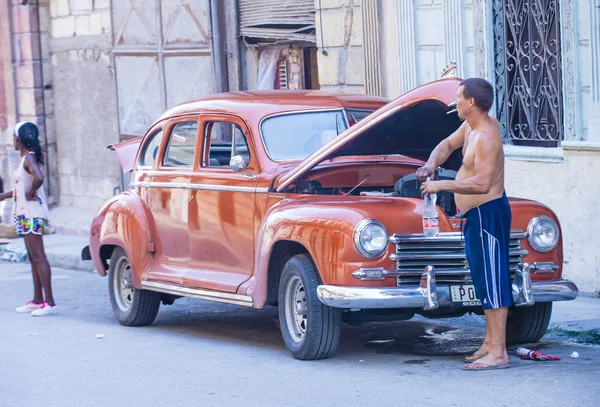 Vieille voiture classique à Cuba — Photo