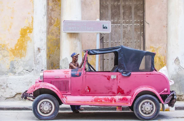 Antiguo coche clásico en Cuba —  Fotos de Stock