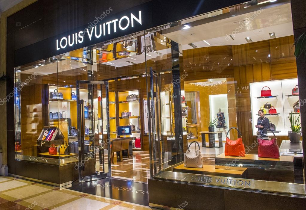 Louis Vuitton store — Stock Editorial Photo © kobbydagan #68976849