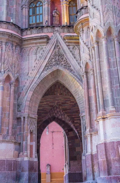 La parroquia de san miguel arcangel — Stockfoto