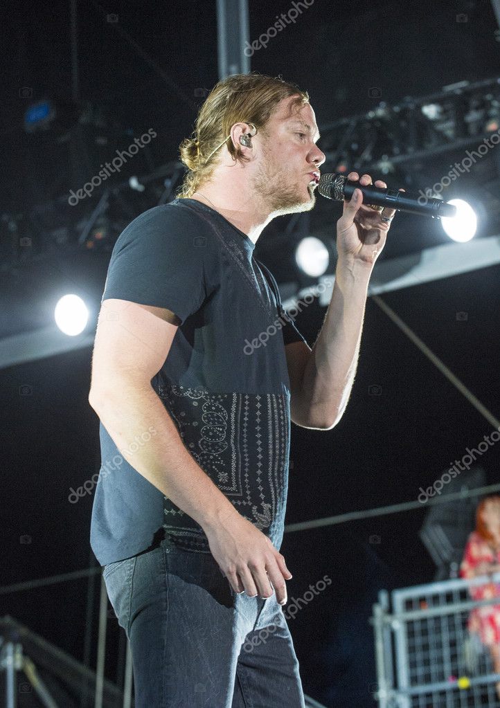 ダン レイノルズ写真素材 ロイヤリティフリーダン レイノルズ画像 Depositphotos