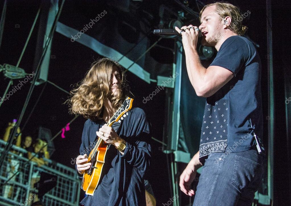 ダン レイノルズ写真素材 ロイヤリティフリーダン レイノルズ画像 Depositphotos