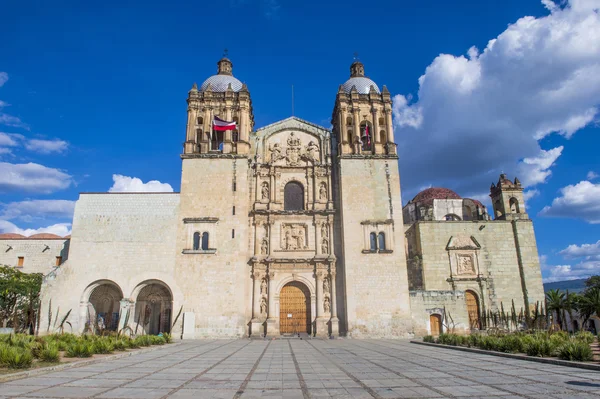 La iglesia de Santo Domingo de Guzmán en Oaxaca México —  Fotos de Stock