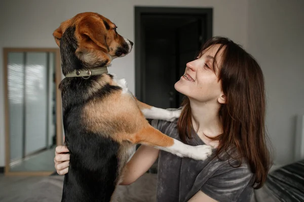 Young Woman Dog Bed Bedroom — Stock Photo, Image