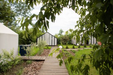 Yazlık evleri olan topraklar.