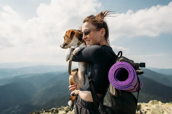 Sporty Young Woman Dog Top Mountain — Stock Photo, Image