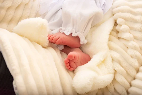 Nackte Füße Eines Neugeborenen Babys Taufritual — Stockfoto