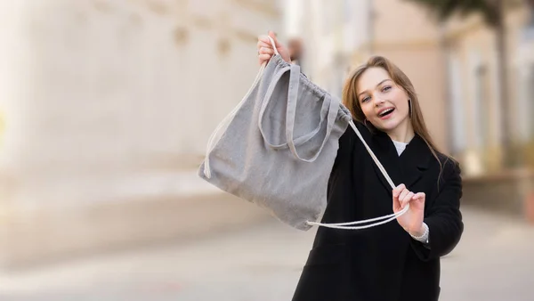 Happy Young Woman Holding Gray Eco Textile Bag Concept Ecology — Stock Photo, Image