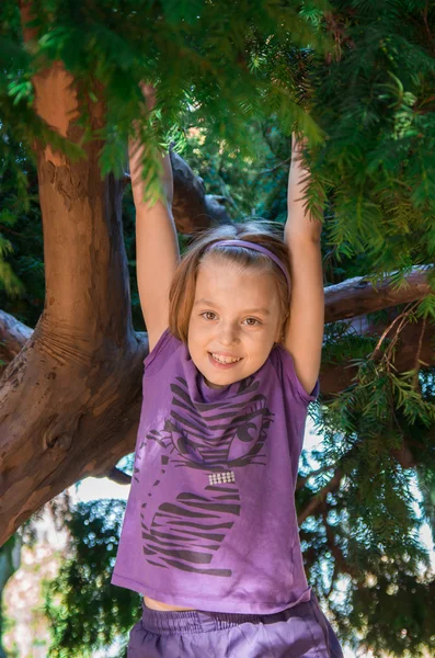 Girl on the tree. — Stock Photo, Image