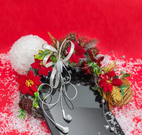 タブレット コンピューターのヘッドフォン最高のクリスマス プレゼントと. — ストック写真