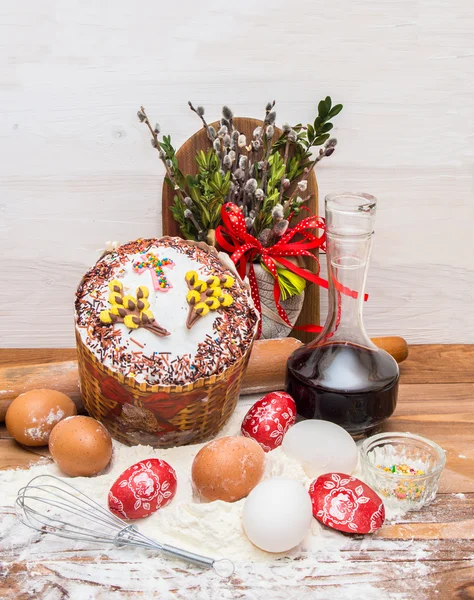 Composición de Pascua de pan de Pascua, huevos, vino — Foto de Stock