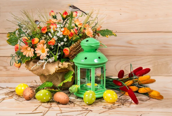 Easter decorated eggs and candlestick with spring flowers on a w — Stock Photo, Image
