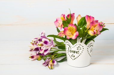  tencerede bahar çiçekleri