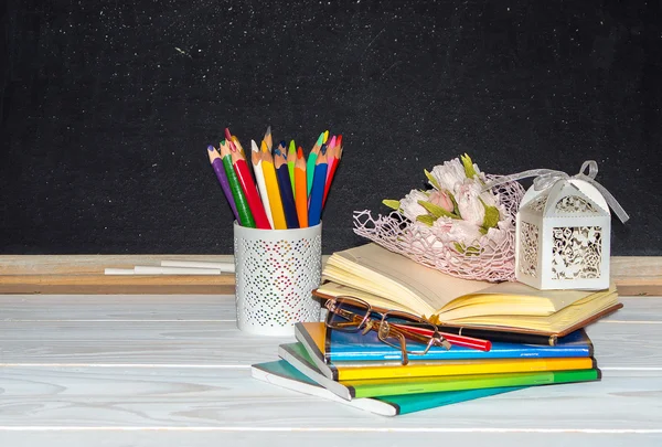 Teacher  Day. Flowers and gift; copybooks on the teacher's desk. — Stock Photo, Image