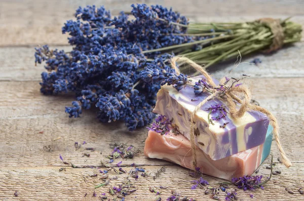 Lavendel handgemaakte zeep — Stockfoto