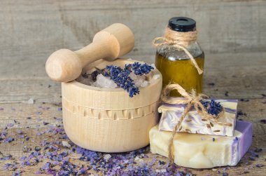 Lavanta el yapımı Sabun ve aromatik yağ bir mort deniz tuzu ile