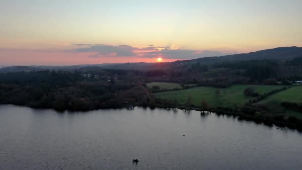 Вид з повітря на озеро Еске в Донегалі (Ірландія) — стокове відео