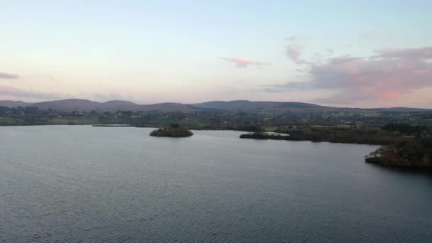 Vista aérea do Lago Eske em Donegal, Irlanda — Vídeo de Stock