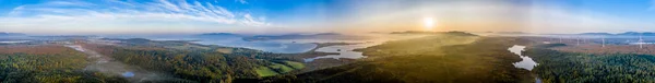 Vista aérea de Bonny Glen no Condado de Donegal com nevoeiro - Irlanda. — Fotografia de Stock