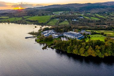 Donegal, İrlanda 'daki Eske Gölü ve Harveys Point' in havadan görünüşü