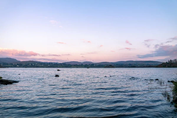 Widok na jezioro Eske w Donegal, Irlandia — Zdjęcie stockowe