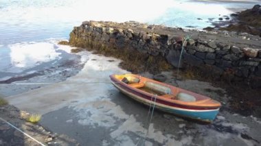 Donegal İlçesi 'ndeki Lettermacaward Feribotu' ndaki Gweebarra Körfezi 'ndeki faom.
