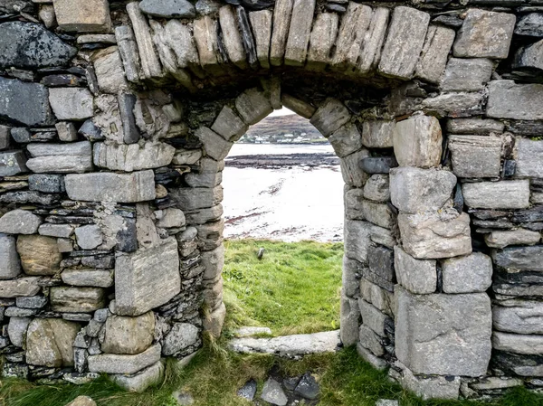 Historický kostel sv. Marie na ostrově Inishkeel u Portnoo v hrabství Donegal — Stock fotografie