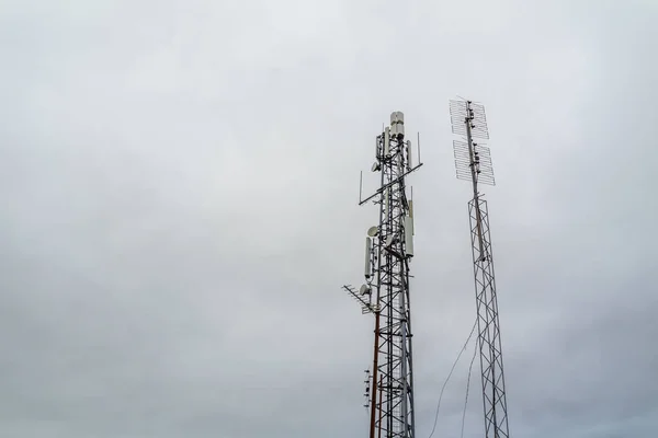 Communications tower in Glenties, County Donegal - Ireland — Stock Photo, Image