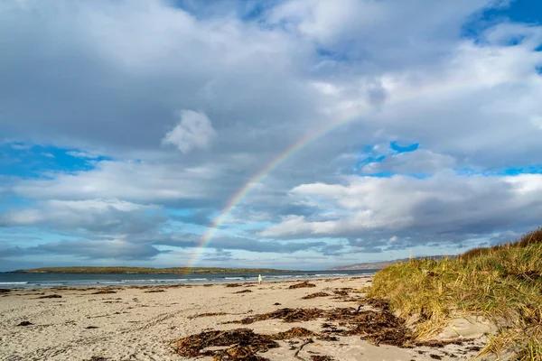 Bellissimo arcobaleno sopra Narin Strand, Donegal - Irlanda — Foto Stock