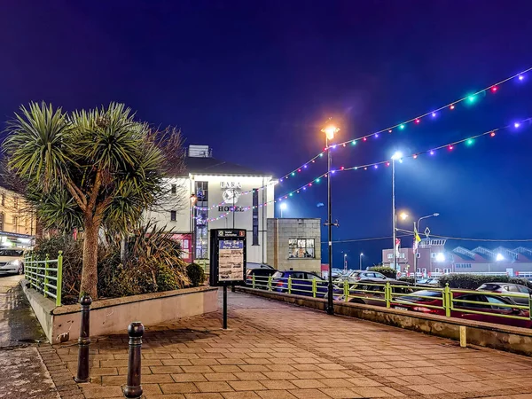 KILLYBEGS, IERLAND - DECEMBER 06 2020: De kerstverlichting brandt tijdens de pandemie — Stockfoto