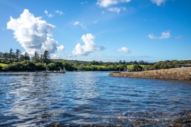 Bruckless, Donegal, İrlanda 'daki iskelenin manzarası..
