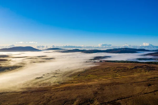 Donegal covered with fog from Crove upper to Teelin - Ireland — Stock Photo, Image