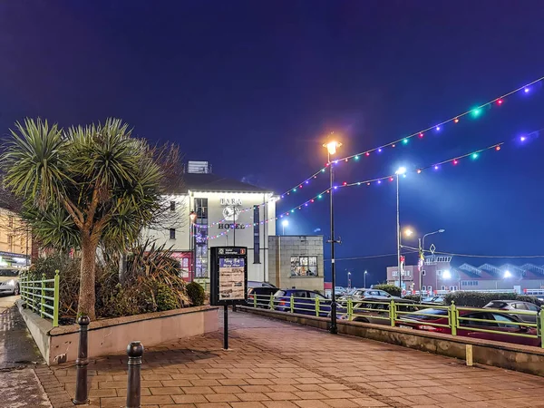 KILLYBEGS, IERLAND - DECEMBER 06 2020: De kerstverlichting brandt tijdens de pandemie — Stockfoto