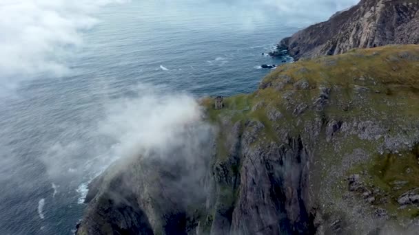 爱尔兰多纳加尔县滑道联盟悬崖的戏剧性空中景观 — 图库视频影像