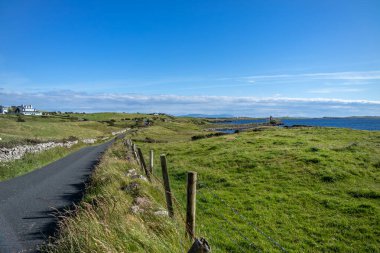 McSwynes Şatosu Donegal, İrlanda 'daki St Johns Point' te yer almaktadır.
