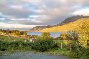 Burası Donegal İrlanda 'nın Fintown şehrinden Lough Finn.
