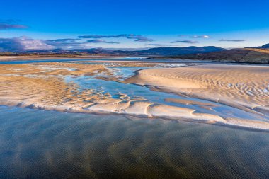 Kiltoorish Körfezi sahili ile Ardara ile Donegal 'deki Portnoo arasındaki Sheskinmore körfezi arasındaki kıyı - İrlanda