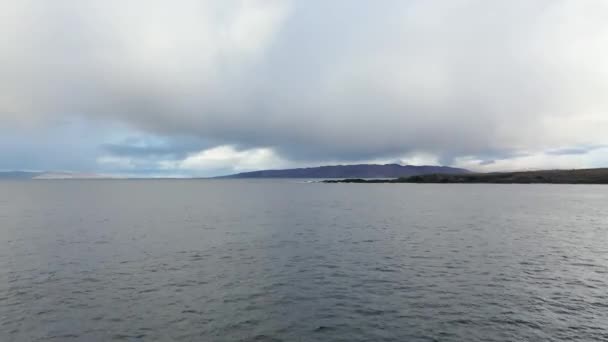 位于爱尔兰多尼加尔的波尔诺港拍摄的大西洋和英尼谢克尔上空彩虹的空中照片 — 图库视频影像