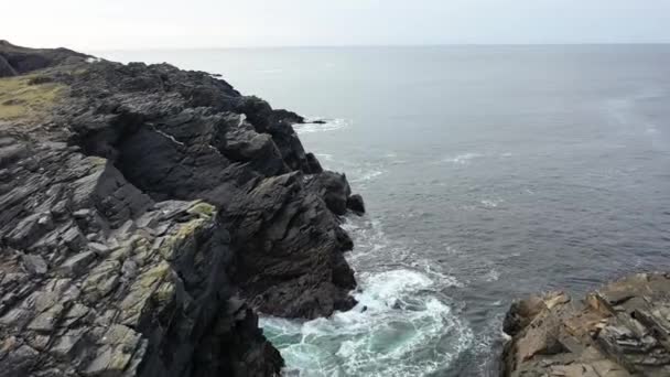Вид с воздуха на побережье Давроса в графстве Донегал - Ирландия — стоковое видео