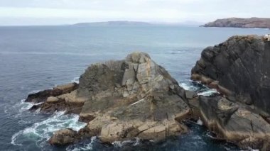 Donegal İlçesi 'ndeki Dawros kıyı şeridinin havadan görüntüsü - İrlanda