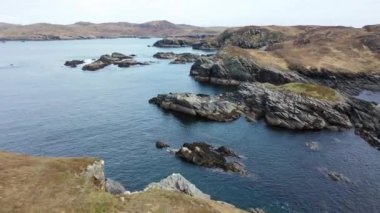 Donegal İlçesi 'ndeki Dawros kıyı şeridinin havadan görüntüsü - İrlanda