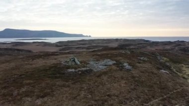 Donegal İlçesi 'ndeki Dawros kıyı şeridinin havadan görüntüsü - İrlanda