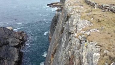Donegal İlçesi 'ndeki Dawros kıyı şeridinin havadan görüntüsü - İrlanda