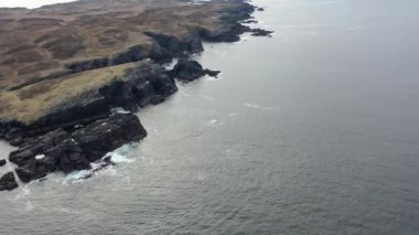 Donegal İlçesi 'ndeki Dawros kıyı şeridinin havadan görüntüsü - İrlanda