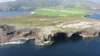 Yaz boyunca Muckross Head 'in hava manzarası - Killybegs' in batısında küçük bir yarımada, Donegal, İrlanda