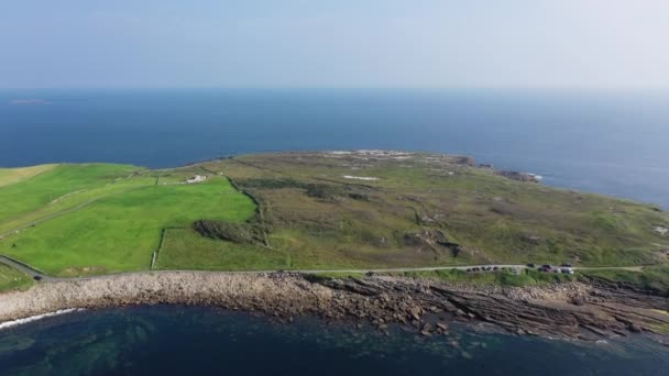 Letecký pohled na Muckross Head v létě - Malý poloostrov západně od Killybegs, County Donegal, Irsko — Stock video