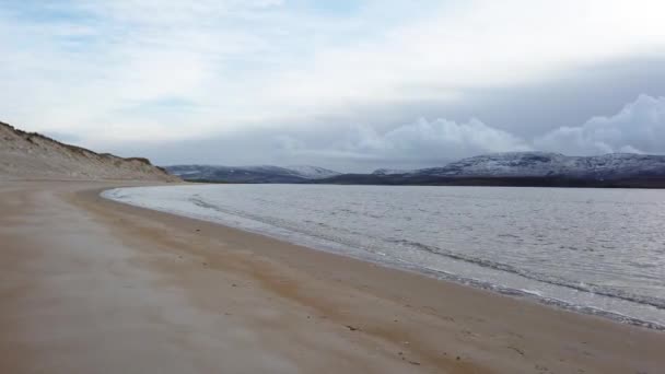 A gyönyörű dűnék Sheskinmore között Ardara és Portnoo télen Donegal (Írország). — Stock videók