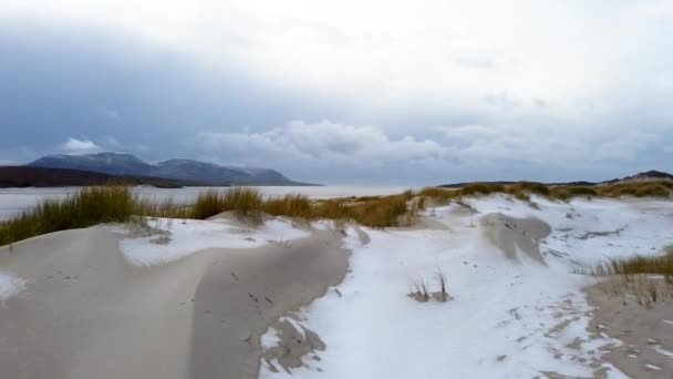 A gyönyörű dűnék Sheskinmore között Ardara és Portnoo télen Donegal (Írország). — Stock videók