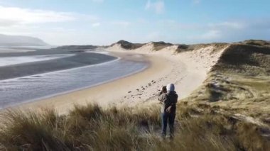 Sheskinmore 'daki güzel kumullar Ardara ve Portnoo arasında Donegal - İrlanda' da kış boyunca.