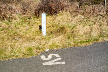 Bir SV, su vanasını durdur, İrlanda kırsalında imzala - County Donegal